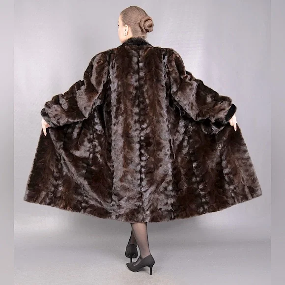 Stunning Genuine Mink Fur Coat!